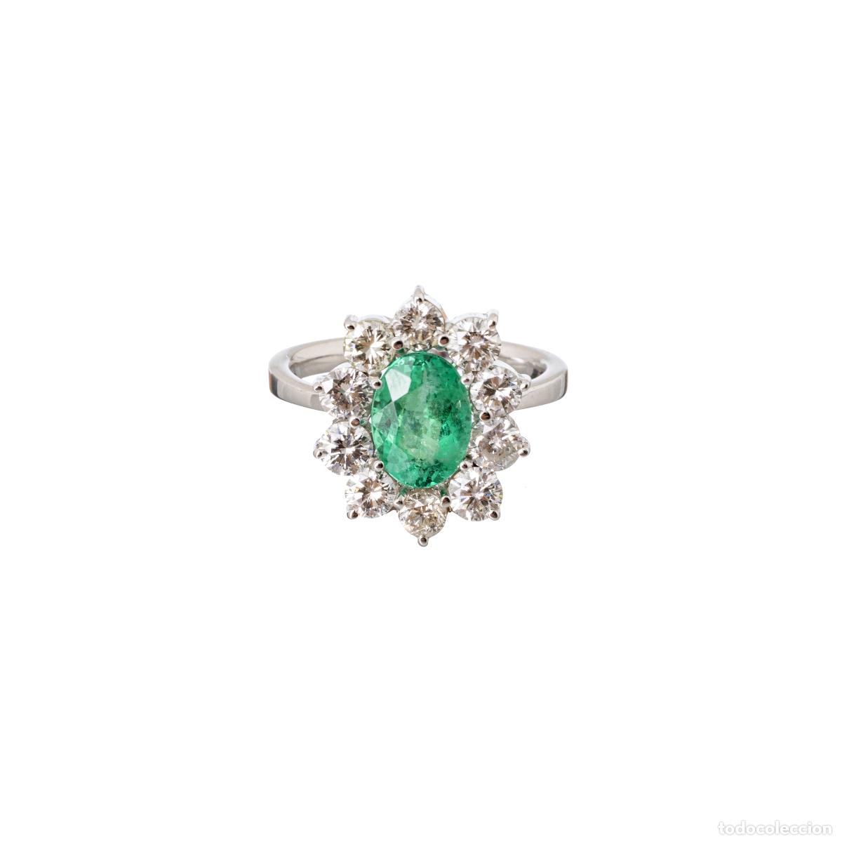 Joyeria: ANILLO DE ORO CON DIAMANTES Y ESMERALDAS