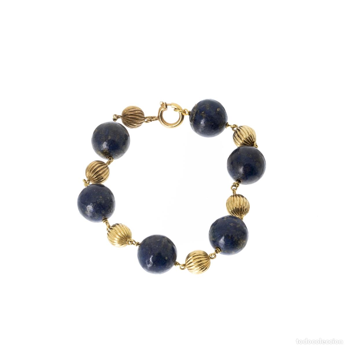 Jewelry: Pulsera con cuentas y oro.