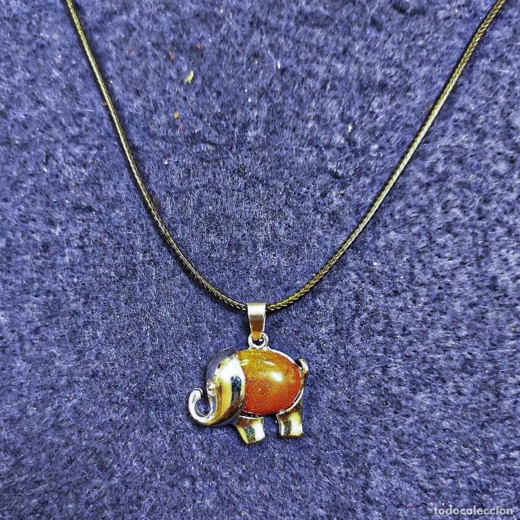 Joyeria: COLGANTE ELEFANTE ALPACA CON CABUJON AVENTURINA ELEFANTE Y CORDON. MED. 30 X 27 MM ALPACA PLATEADA