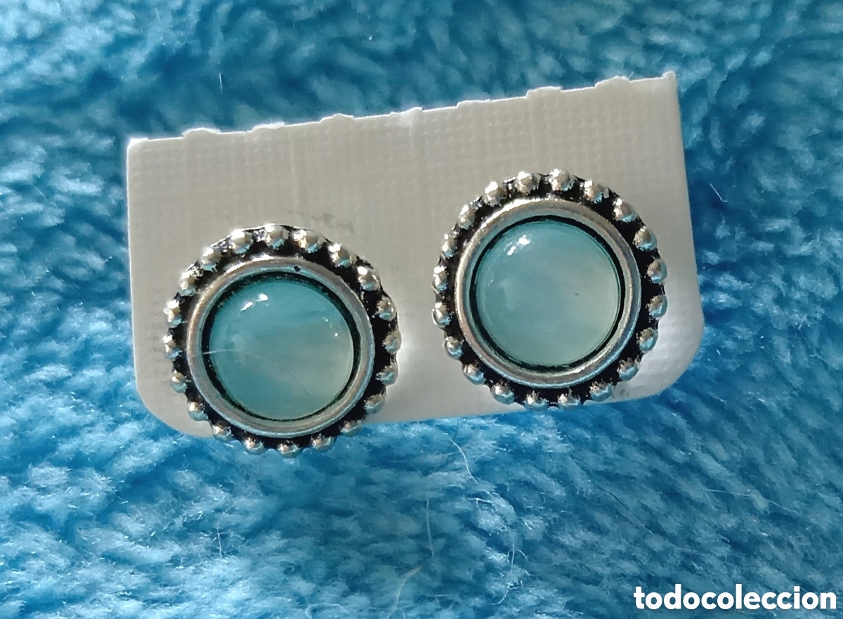 Joyeria: Originales pendientes de bot&oacute;n color verde agua transparente y tachuelas plateados 1cm di&aacute;m. Muy bon