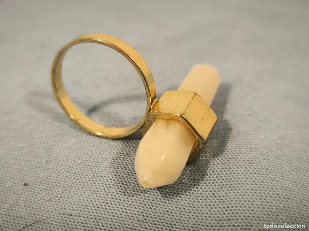 Jewelry: Anillo Con Piedra Estilo Minimalista &ndash; Dise&ntilde;o Elegante Y Moderno