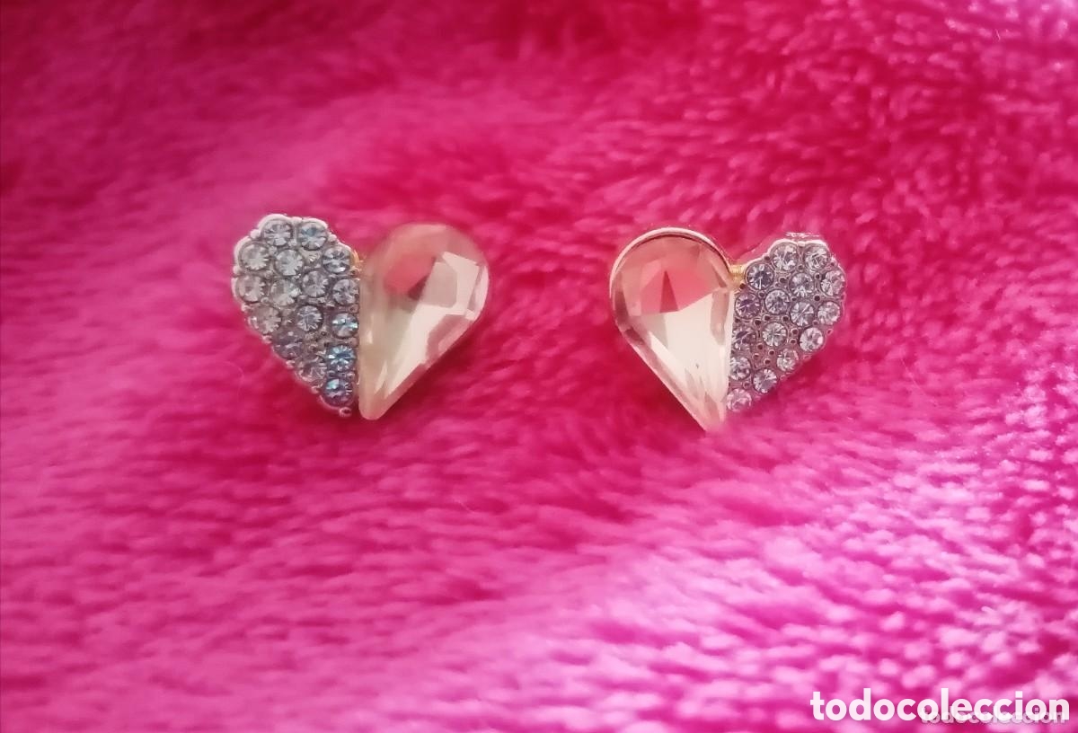 Joyeria: Originales pendientes de bot&oacute;n coraz&oacute;n dorados color salm&oacute;n, melocot&oacute;n e incrustaciones brillantes..