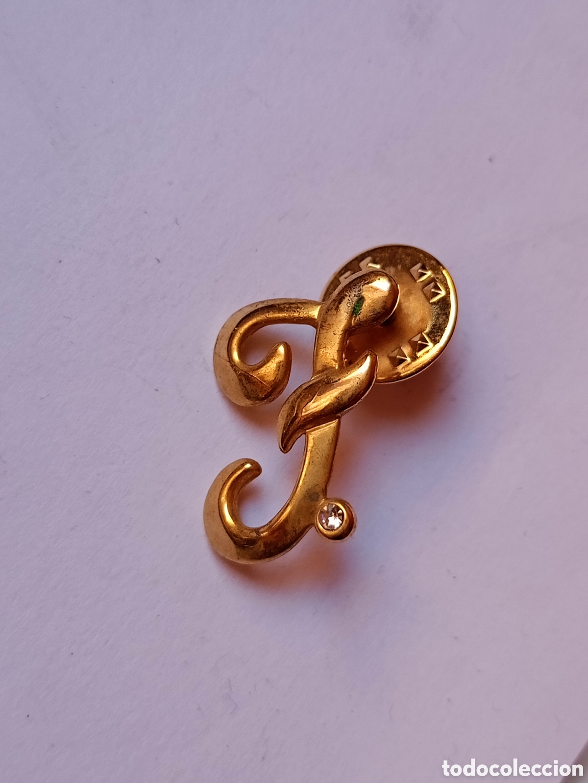 Jewelry: Pin letra inicial F chapado oro a&ntilde;os 80 vintage