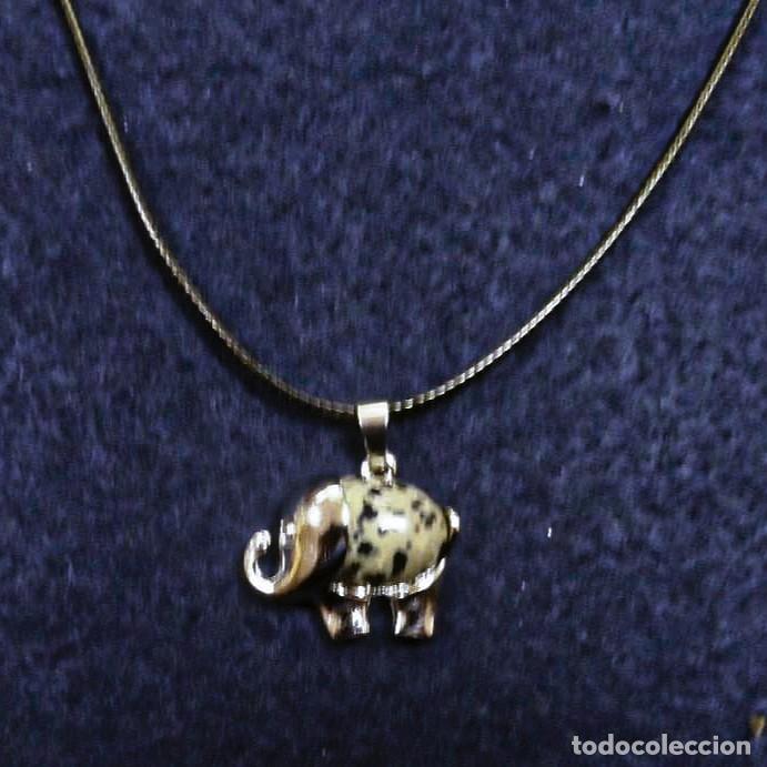 Joaillerie: COLGANTE ELEFANTE DE ALPACA CON CABUJON AGATA NEVADA Y CORDON. MED. 30 X 27 MM ALPACA PLATEADA