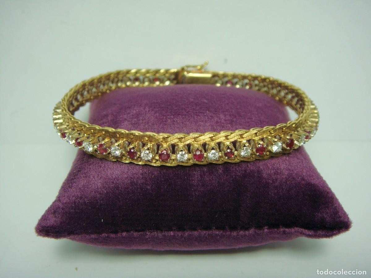 Joalharia: Pulsera articulada &bull; Oro 18K &bull; Diamantes talla brillante y rub&iacute;es