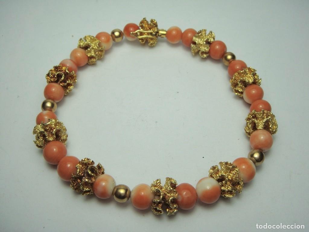 Joalharia: Pulsera en ORO de 18 k &bull; Con cuentas rosadas y cuentas de oro de dise&ntilde;o ondulado