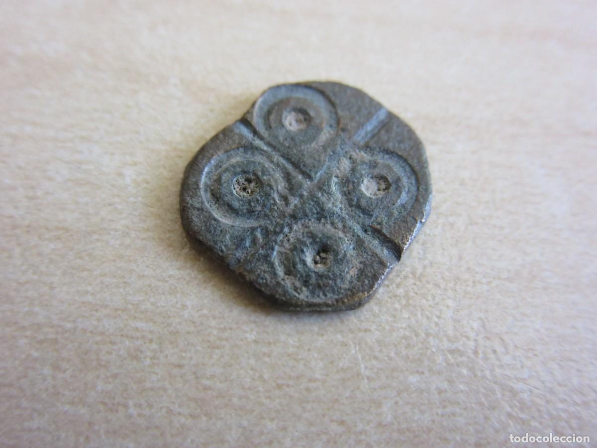 Jewelry: Placa de anillo de bronce Posible &eacute;poca romana o medieval Di&aacute;metro 1 cm