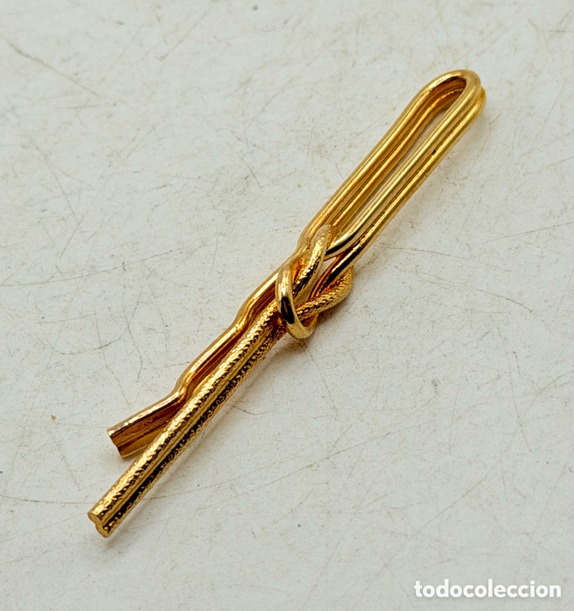 Joyeria: Antiguo Corbatero Ba&ntilde;ado en Oro con Piedra