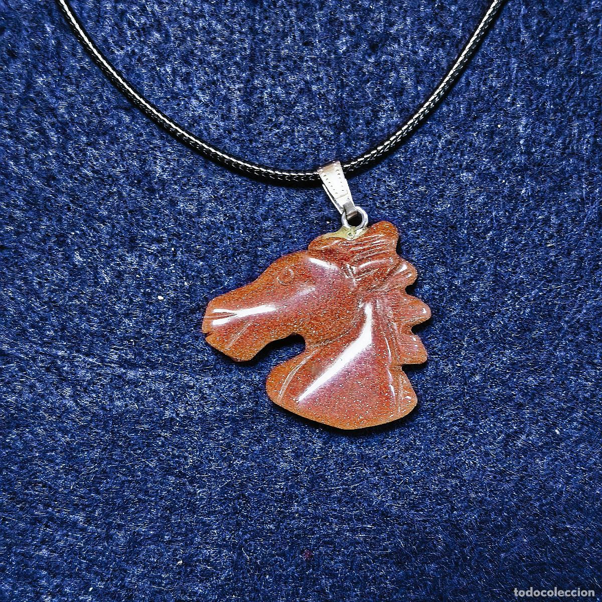 Joyeria: COLGANTE DE ALPACA AVENTURINA DORADA CABEZA CABALLO. MED. X MM