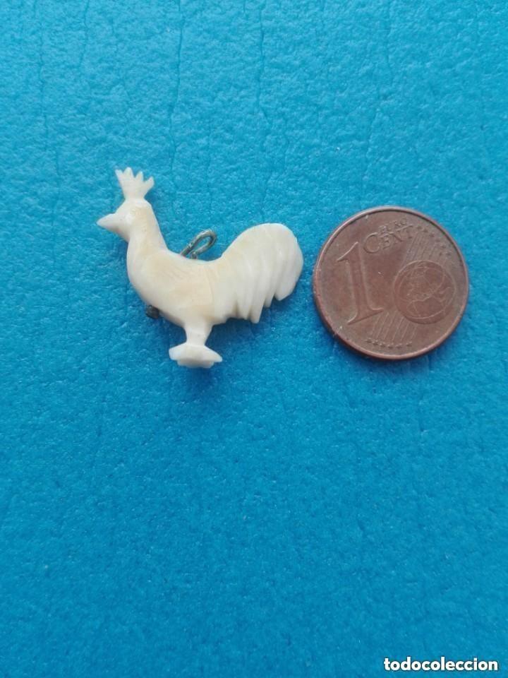 Schmuck: ANTIGUO COLGANTE DE MARFIL TALLADO (FIGURA DE GALLO)