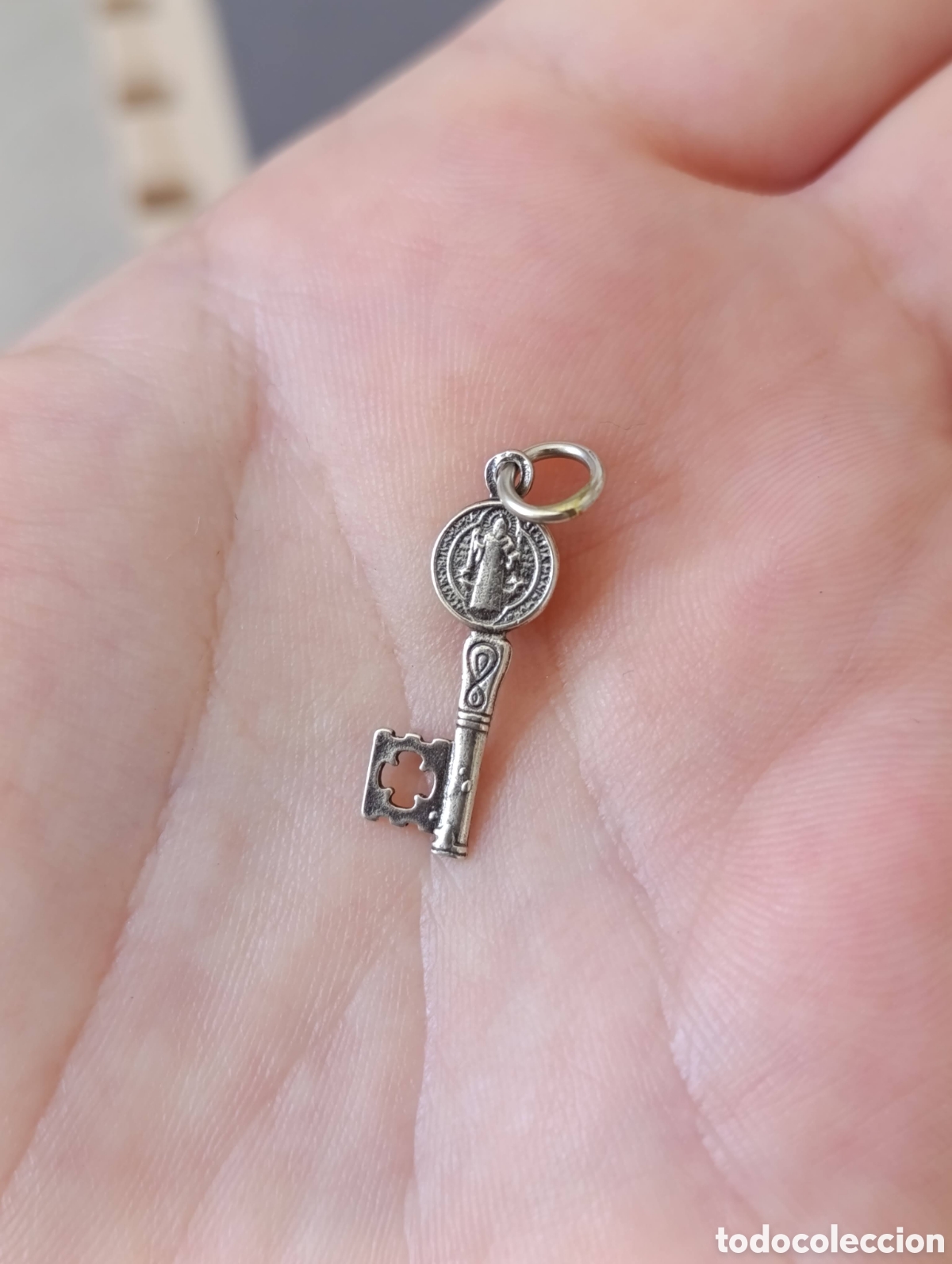 Joyeria: Colgante llave de San Benito - Foto 1