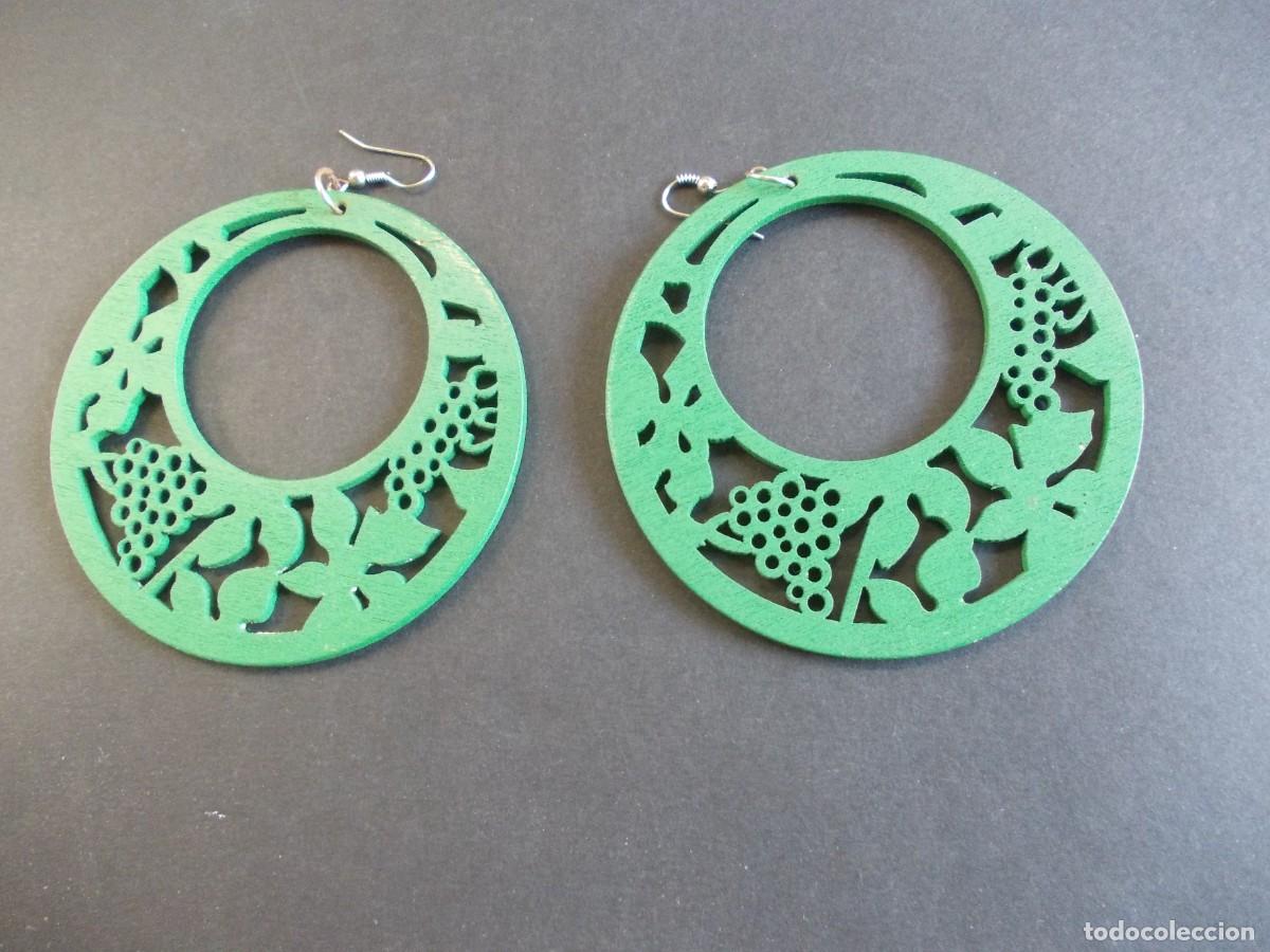 Joyeria: Pendientes Aros Calados Madera Verde Motivo Racimos Uvas Estilo Boho Chic Cierre Gancho