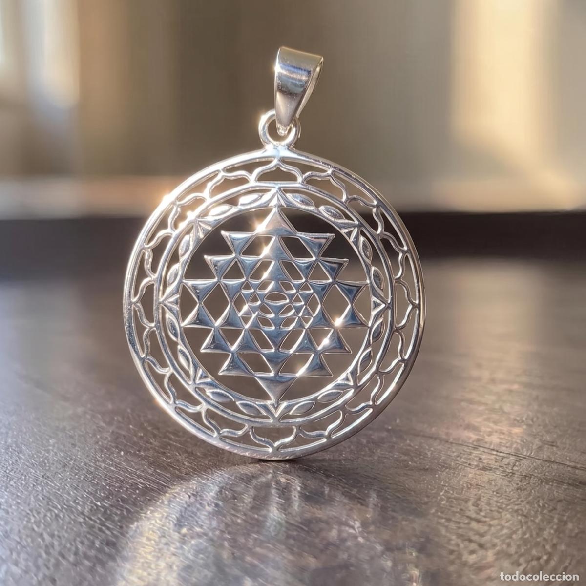 Joyeria: Medall&oacute;n de plata de ley 925 con s&iacute;mbolo Sri Yantra calado