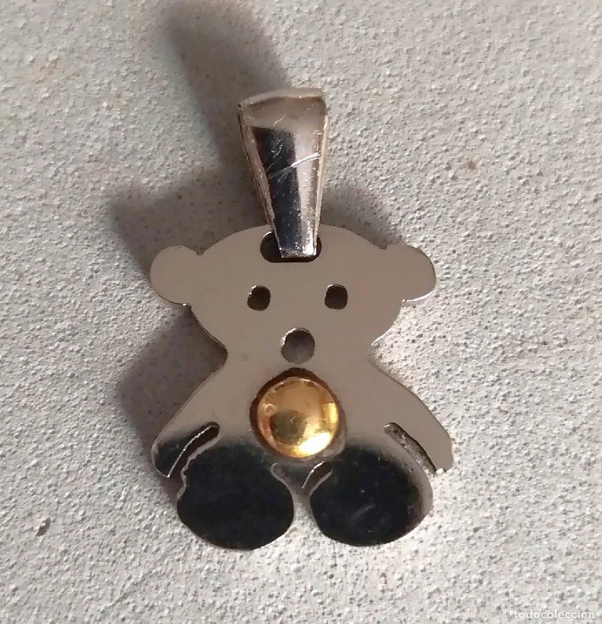 Joyeria: Colgante plateado con oso, osito. Acero y oro.