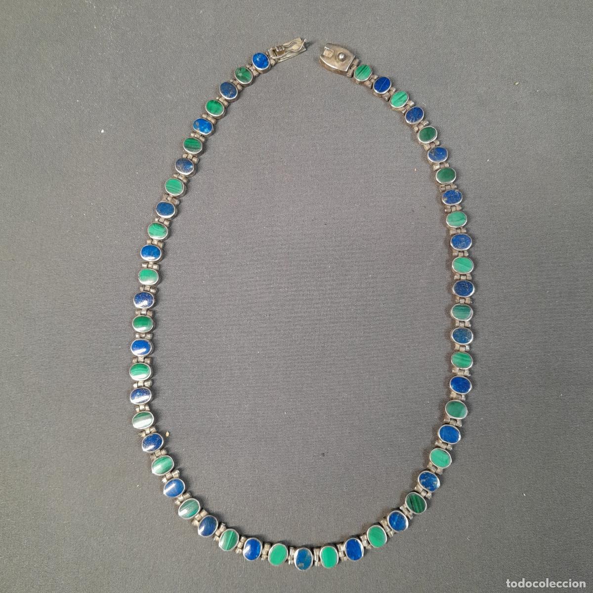 Joyeria: J-4413. COLLAR DE PLATA 925 CON ENGASTES DE MALAQUITA Y LAPISL&Aacute;ZULI. 1970 CA.