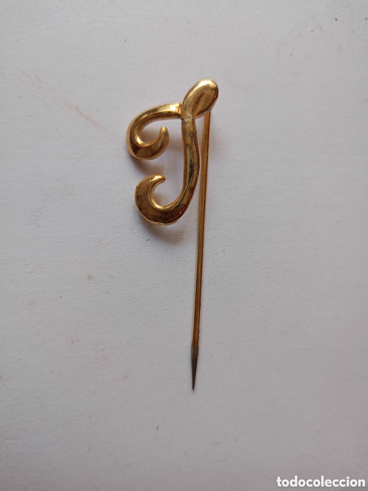 Jewelry: Antigua broche alfiler letra inicial J chapado oro vintage a&ntilde;os 80 sin tap&oacute;n