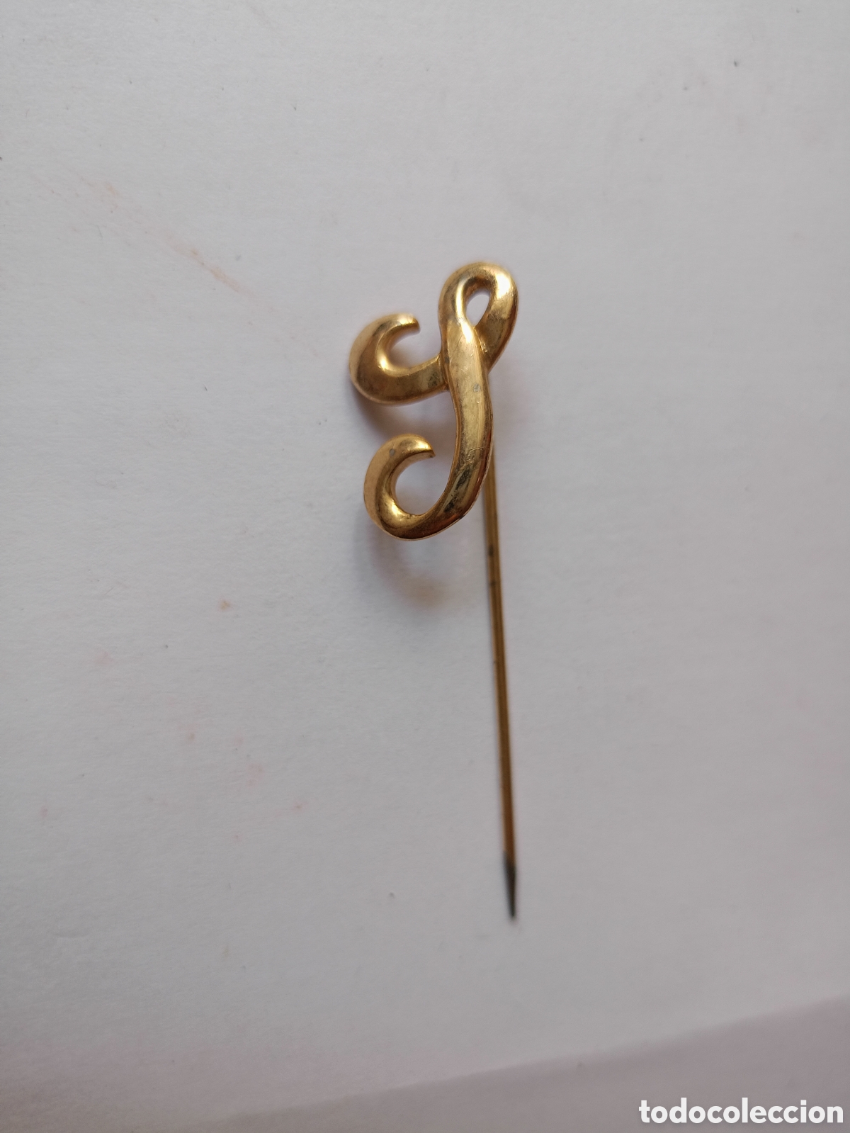 Jewelry: Antigua broche alfiler letra inicial J chapado oro vintage a&ntilde;os 80 sin tap&oacute;n