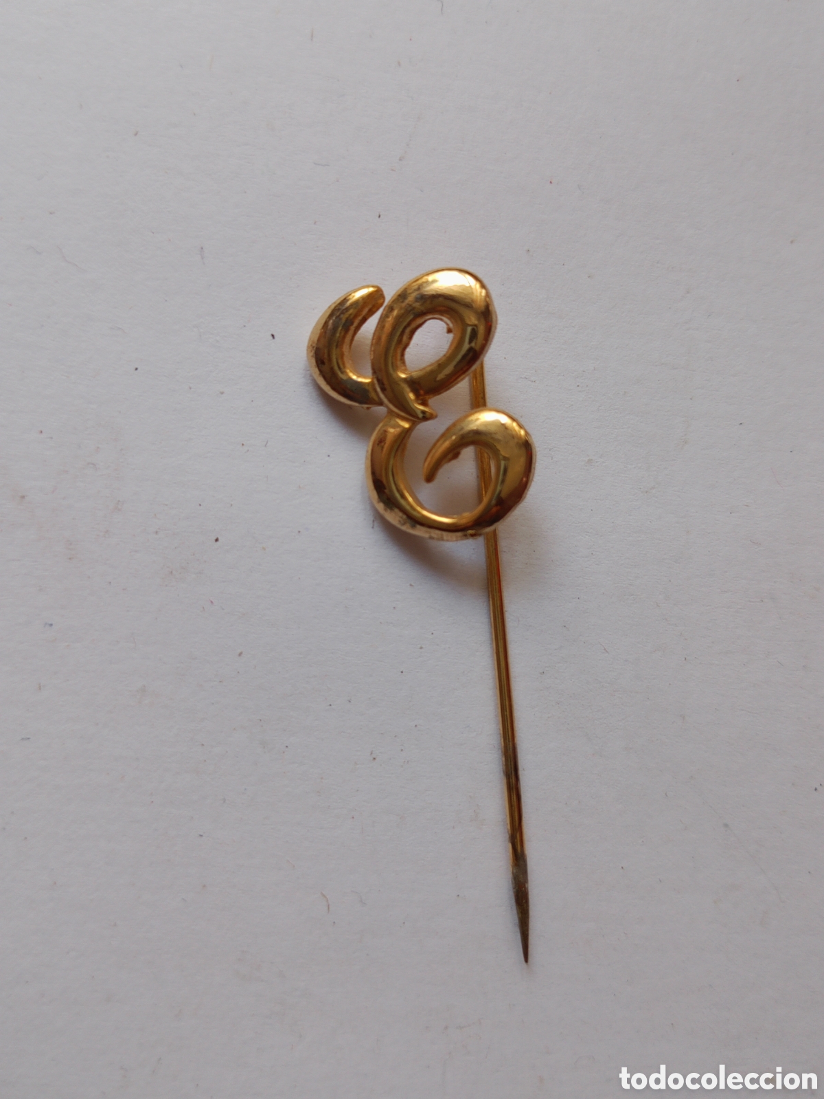 Joyeria: Antigua broche alfiler letra inicial E chapado oro vintage a&ntilde;os 80 sin tap&oacute;n