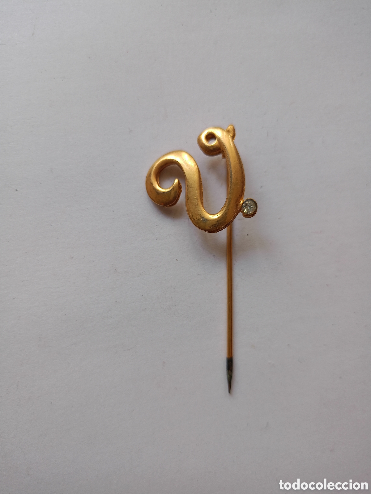 Joyeria: Antigua broche alfiler letra inicial V chapado oro vintage a&ntilde;os 80 sin tap&oacute;n