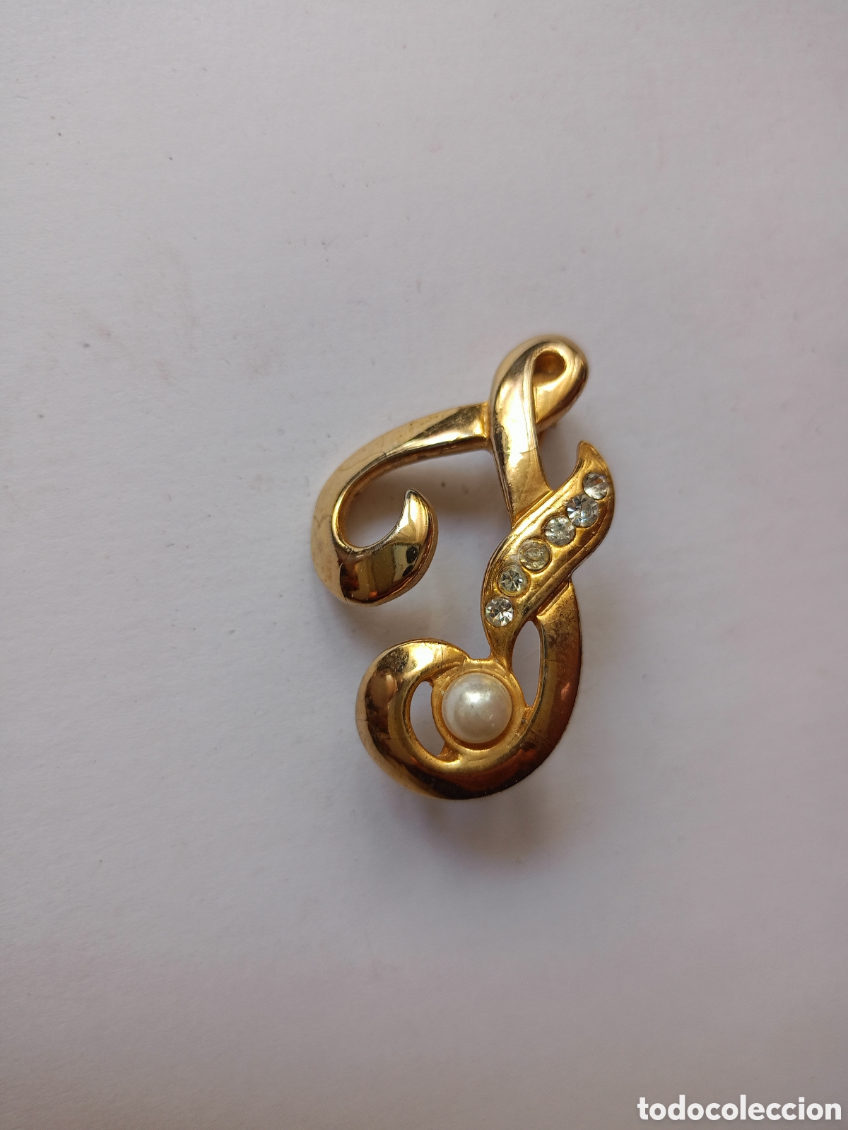 Joyeria: Broche inicial letra F chapado oro a&ntilde;os 80 vintage
