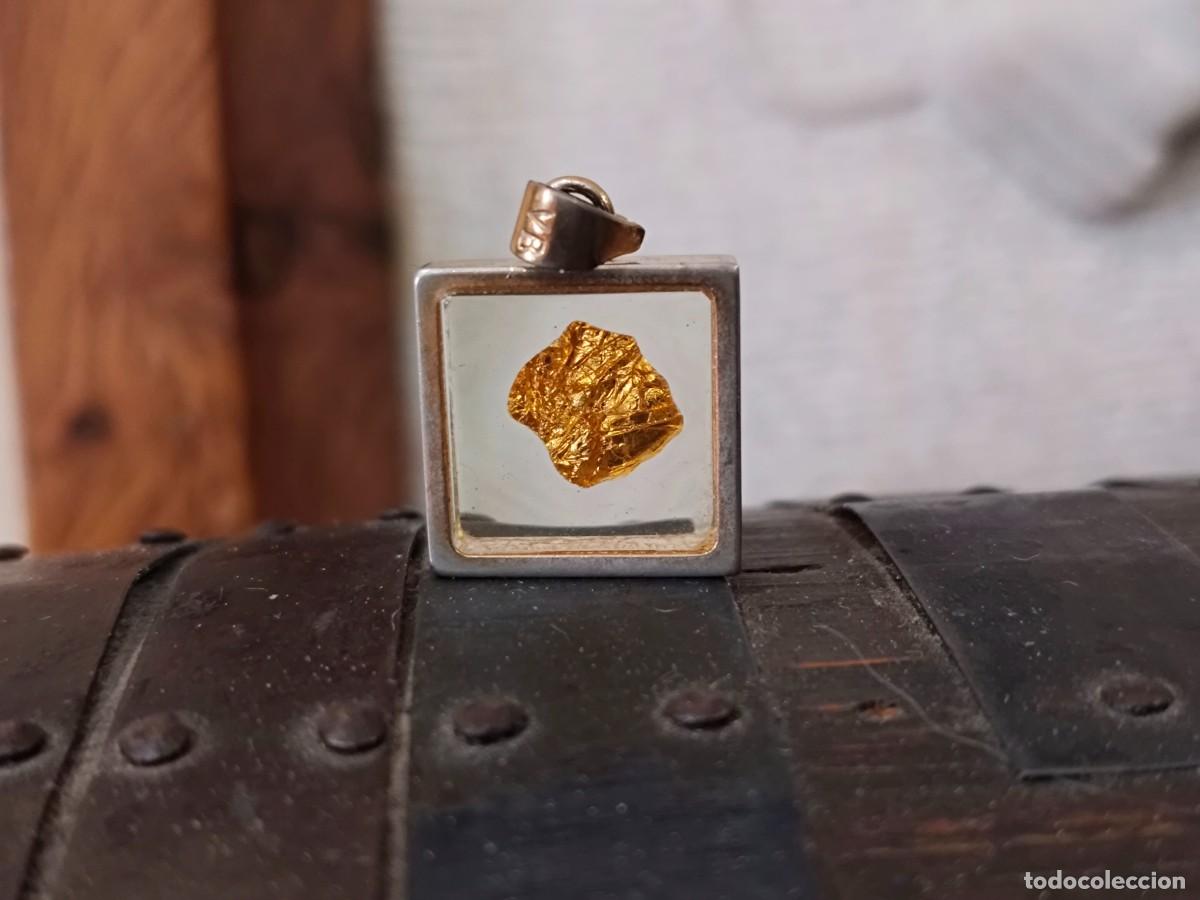 Joyeria: Precioso colgante de oro laminar.