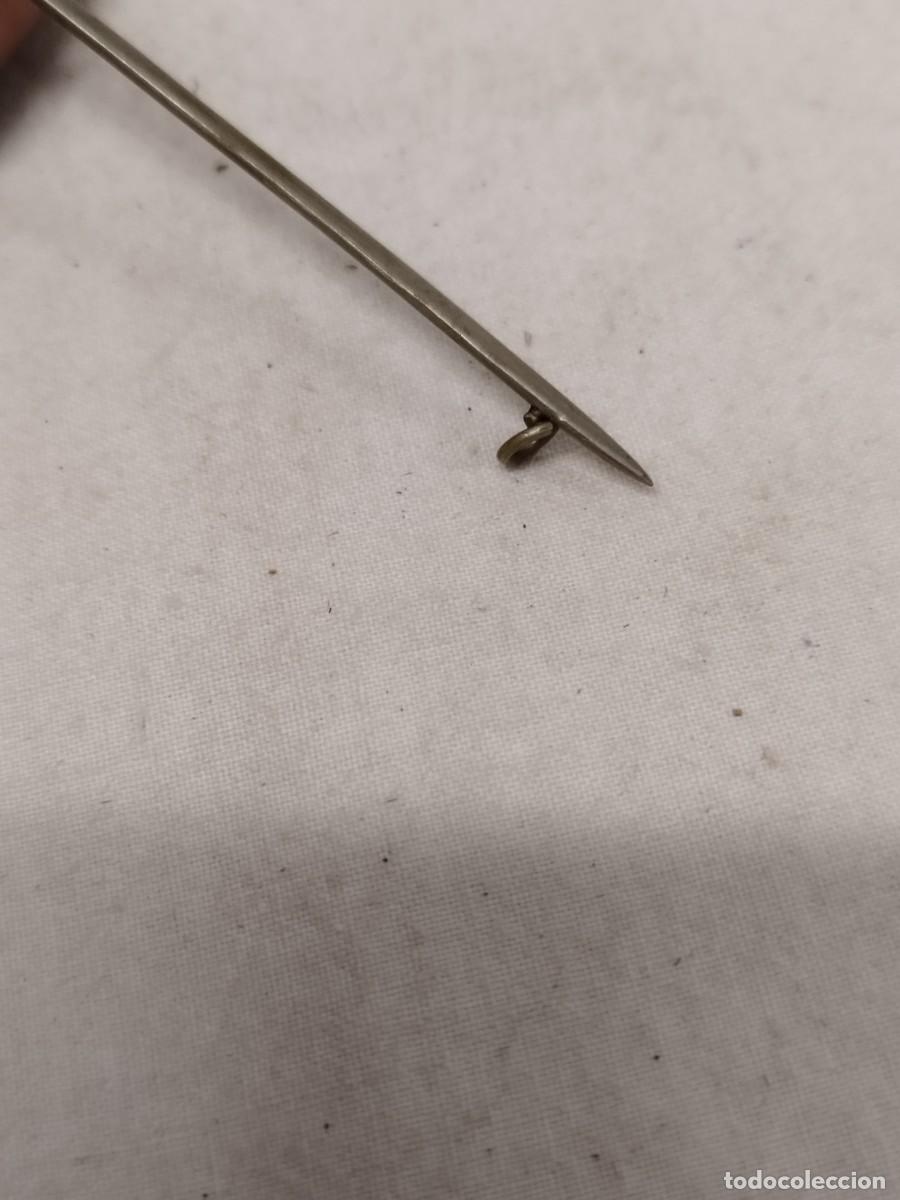 Joyeria: Antiguo broche de una espada con el alfiler a restaurar. - Foto 2