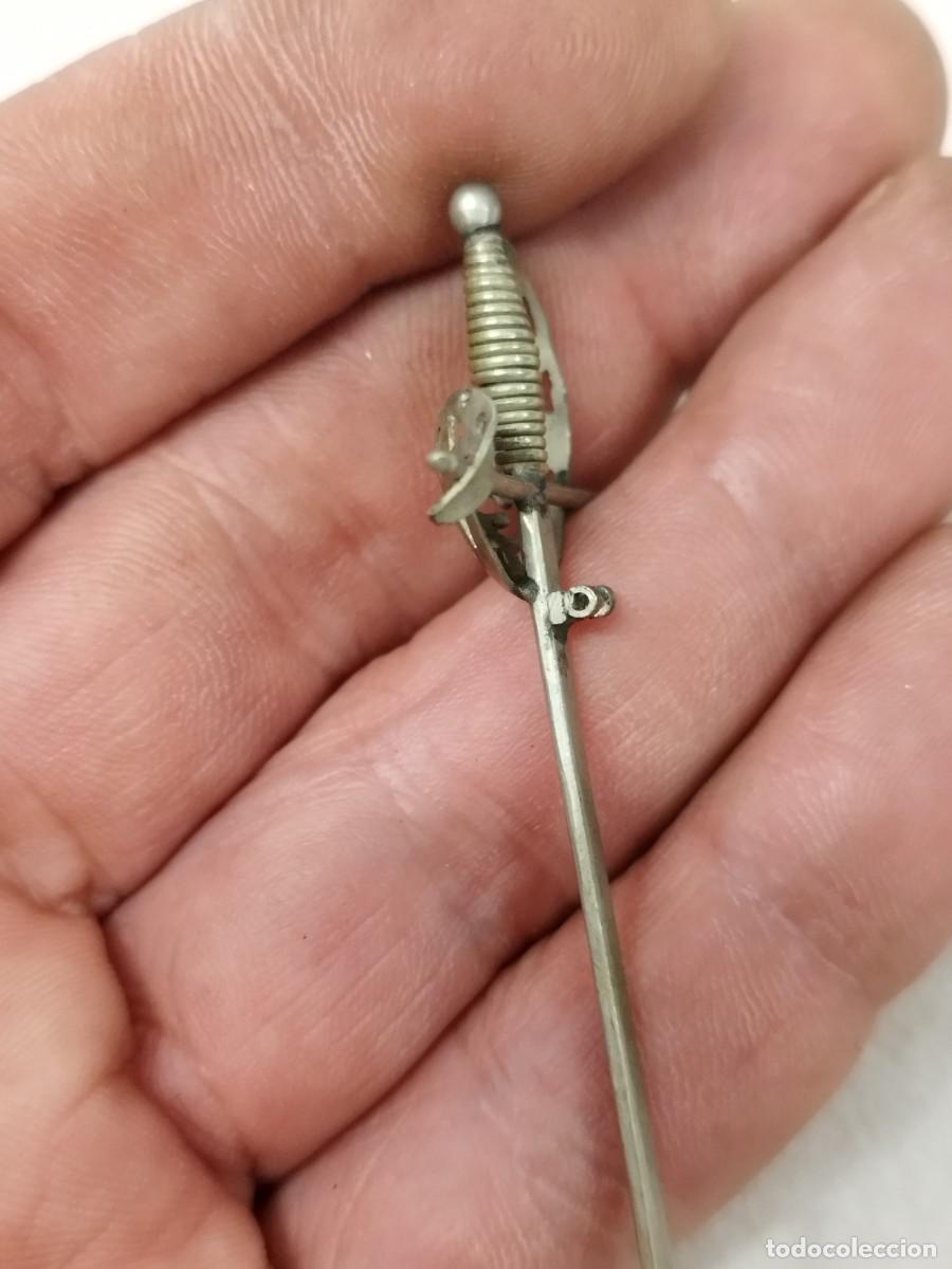 Joyeria: Antiguo broche de una espada con el alfiler a restaurar. - Foto 4