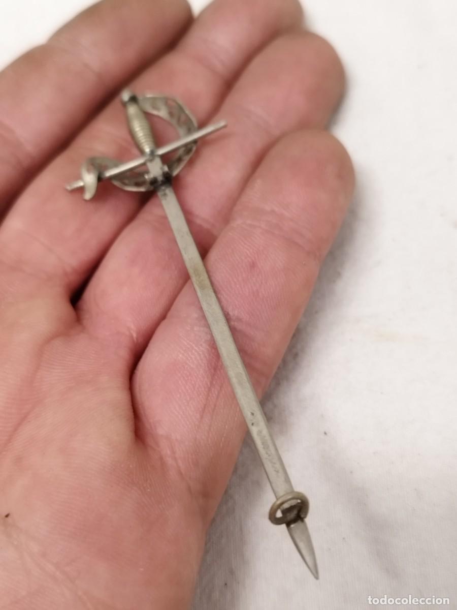 Joyeria: Antiguo broche de una espada con el alfiler a restaurar. - Foto 5