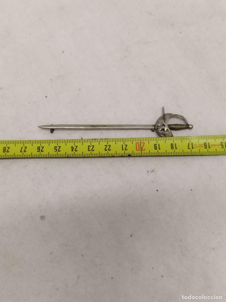 Joyeria: Antiguo broche de una espada con el alfiler a restaurar. - Foto 6