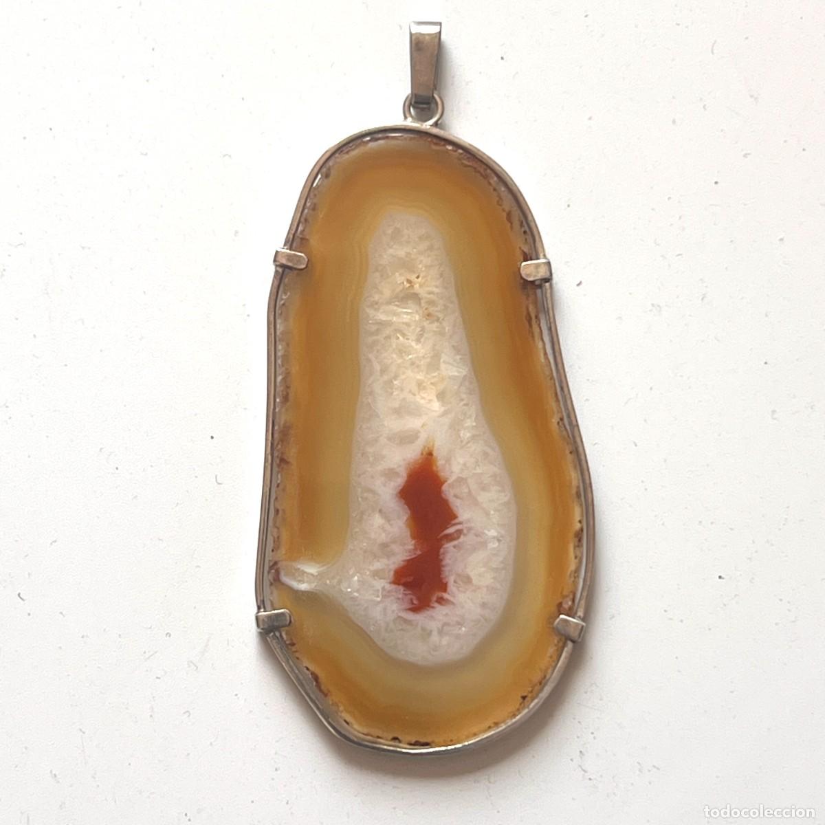 Joyeria: Aureli Bisbe. Colgante de agatha montada en plata. H 1970