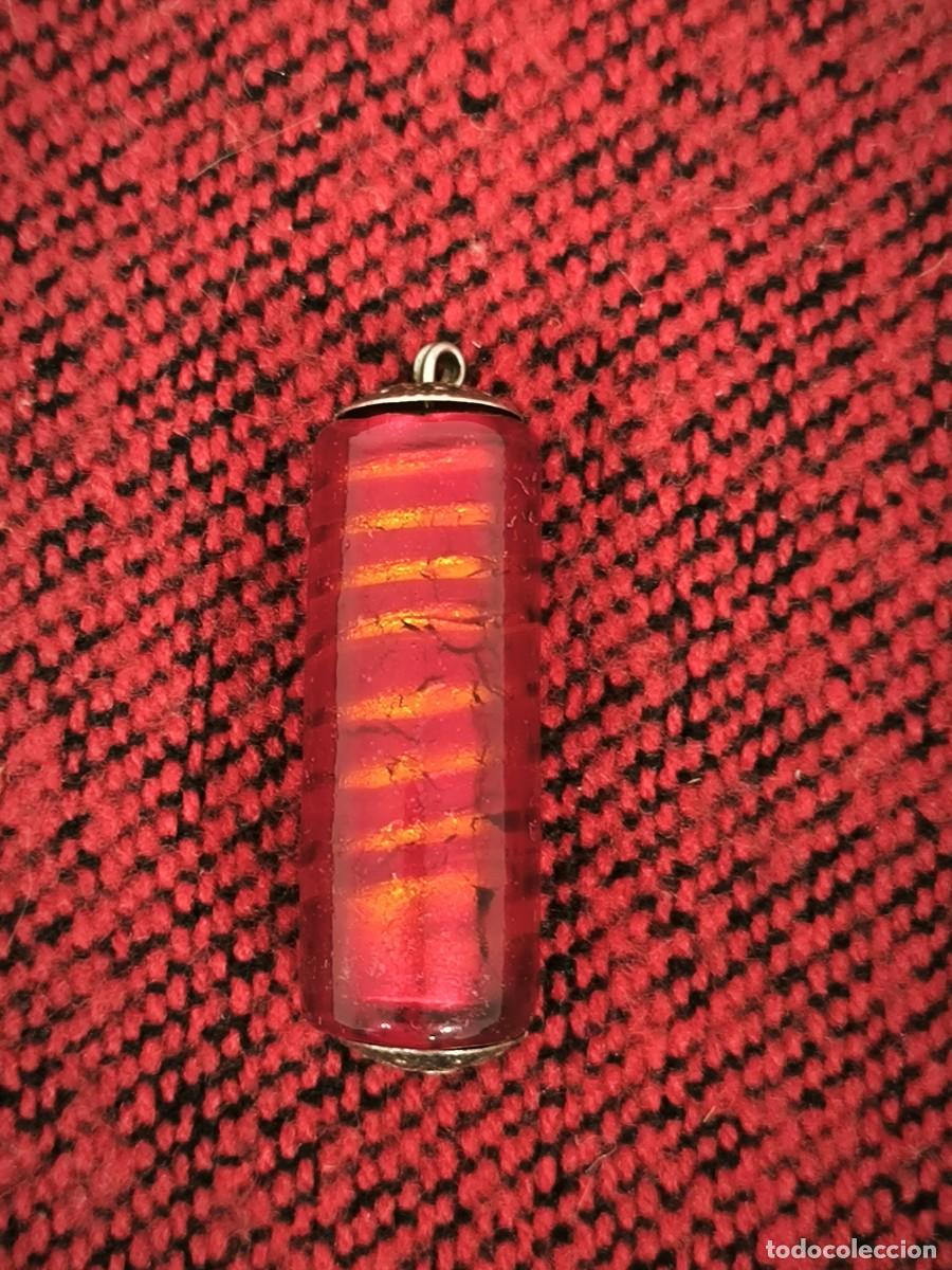 Joyeria: Colgante De Vidrio Rojo &ndash; Pieza Decorativa Vintage Con Brillo Iridiscente 5 Cms