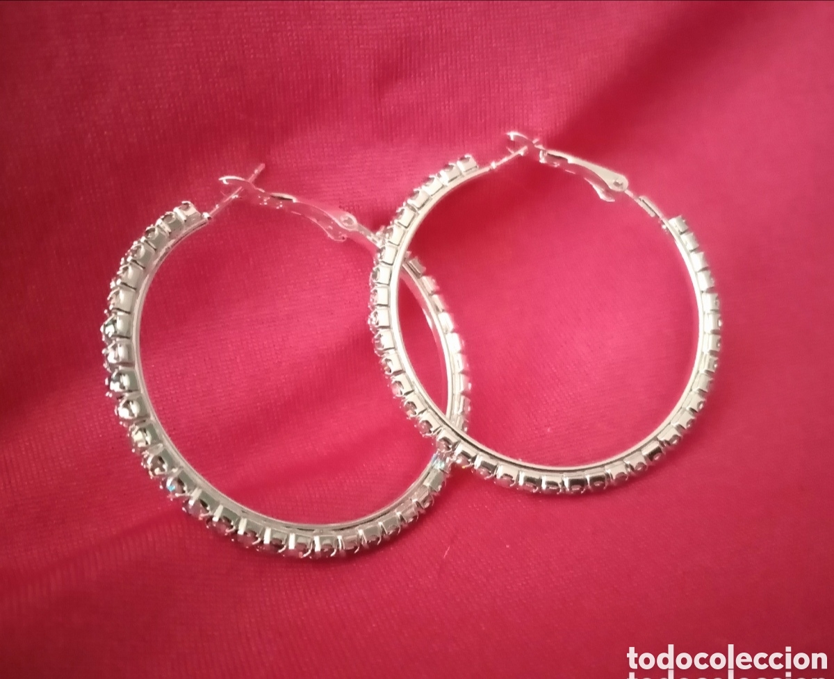 Joyeria: Originales pendientes de aro, aretes. Plateados con incrustaciones brillantes 3,7cm di&aacute;m Muy bonitos