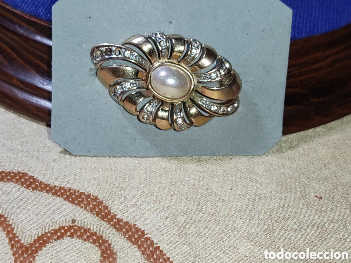 Joyeria: Broche dorado o placa de oro con cristales y perla.A&ntilde;os 60-70.
