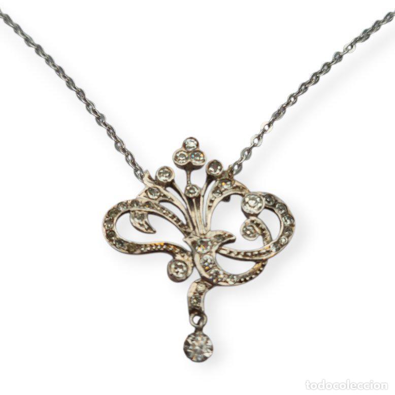 Joyeria: Colgante floral de plata con circonitas de inspiraci&oacute;n victoriana, 60s-70s