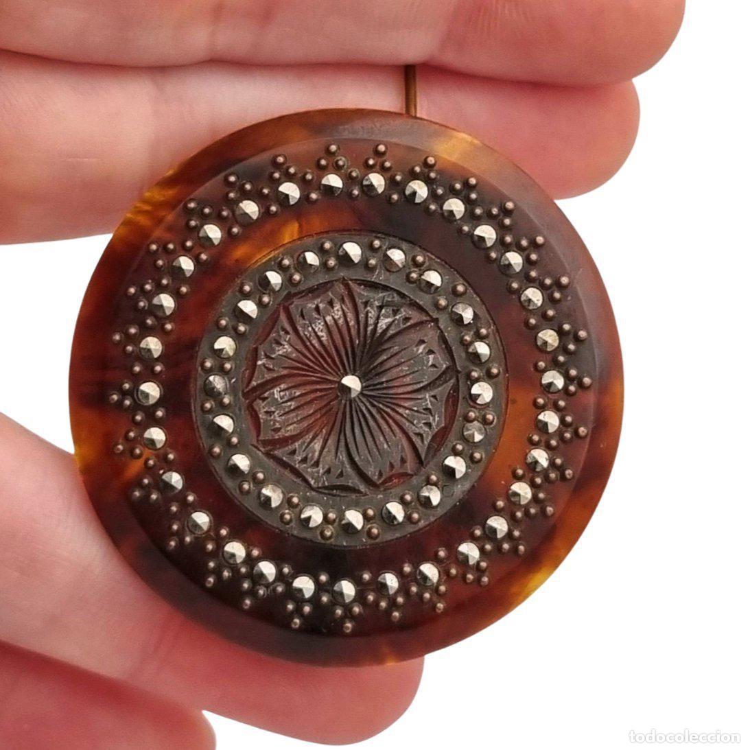 Joyeria: Broche redondo vintage celuloide tallado y marquesitas floral a&ntilde;os 50-60