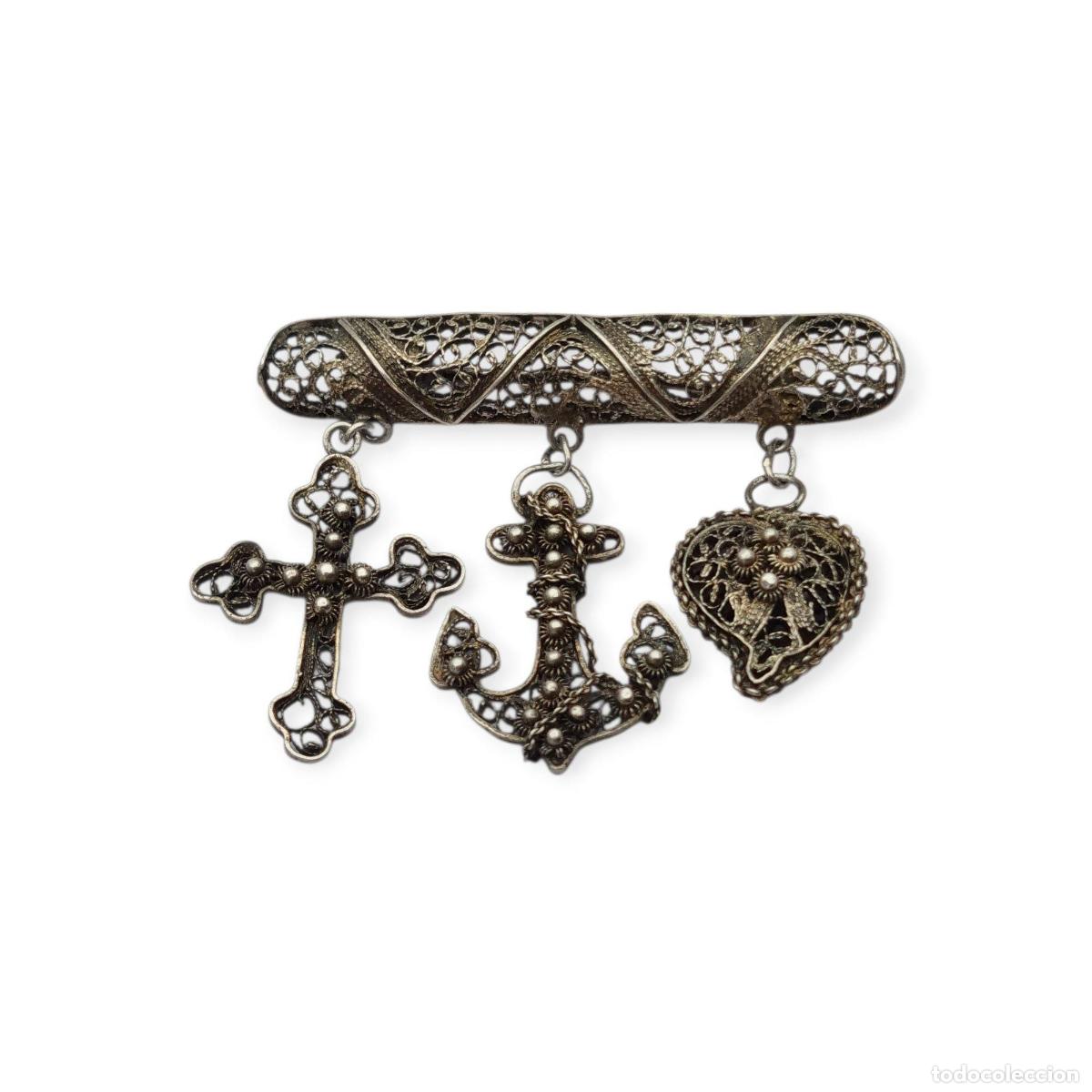 Joyeria: Broche Croix de Camargue de filigrana de plata con cruz, ancla y corazon, Francia