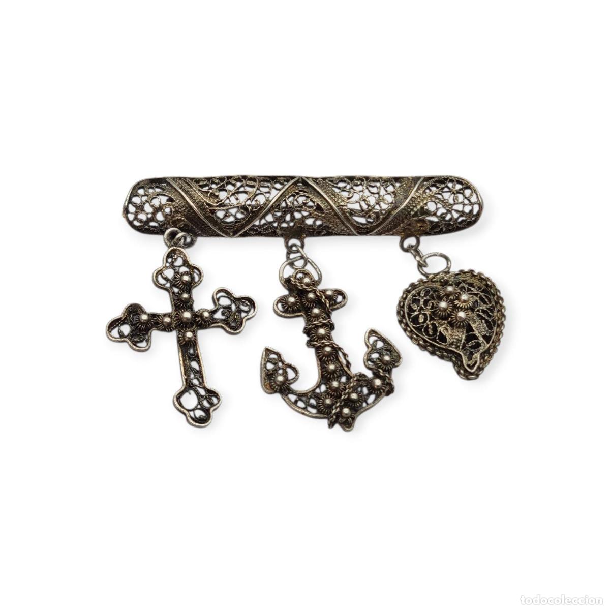 Joyeria: Broche Croix de Camargue de filigrana de plata con cruz, ancla y corazon, Francia
