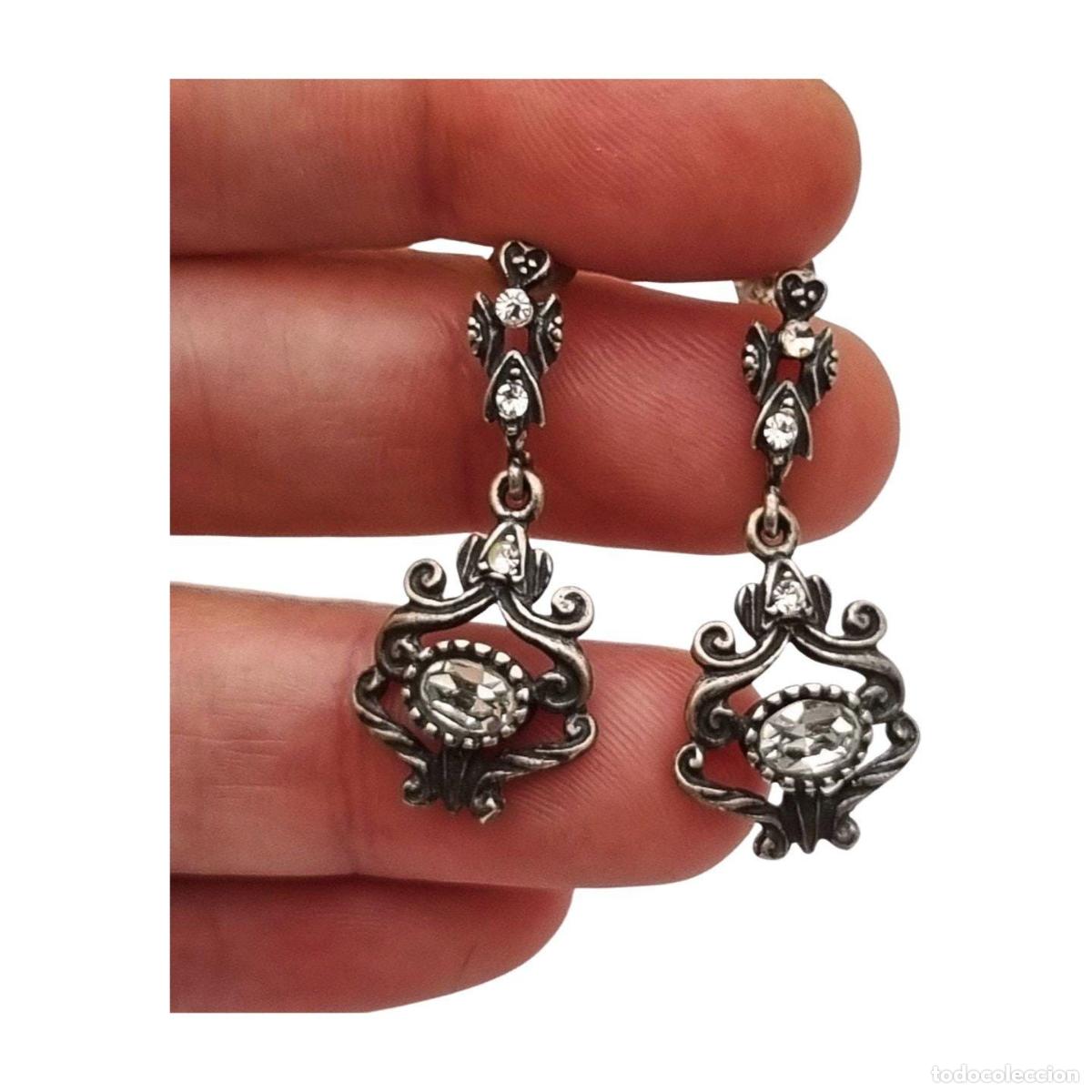 Joyeria: Pendientes de plata con pedrer&iacute;a blanca regionales, estilo barroco revival a&ntilde;os 70