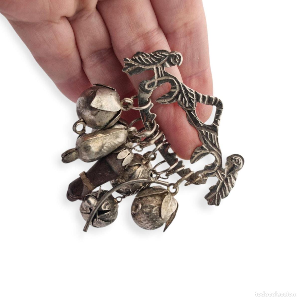 Joyeria: Penca Brasile&ntilde;a de Balangand&aacute;n Ragastens en plata 900, broche amuleto 1950.