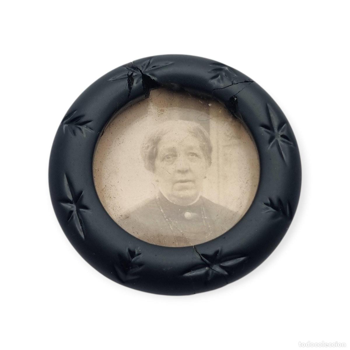 Joyeria: Guardapelo broche victoriano franc&eacute;s c.1900 en plata y vulcanita, &ldquo;Brevet&eacute; SGDG&rdquo;