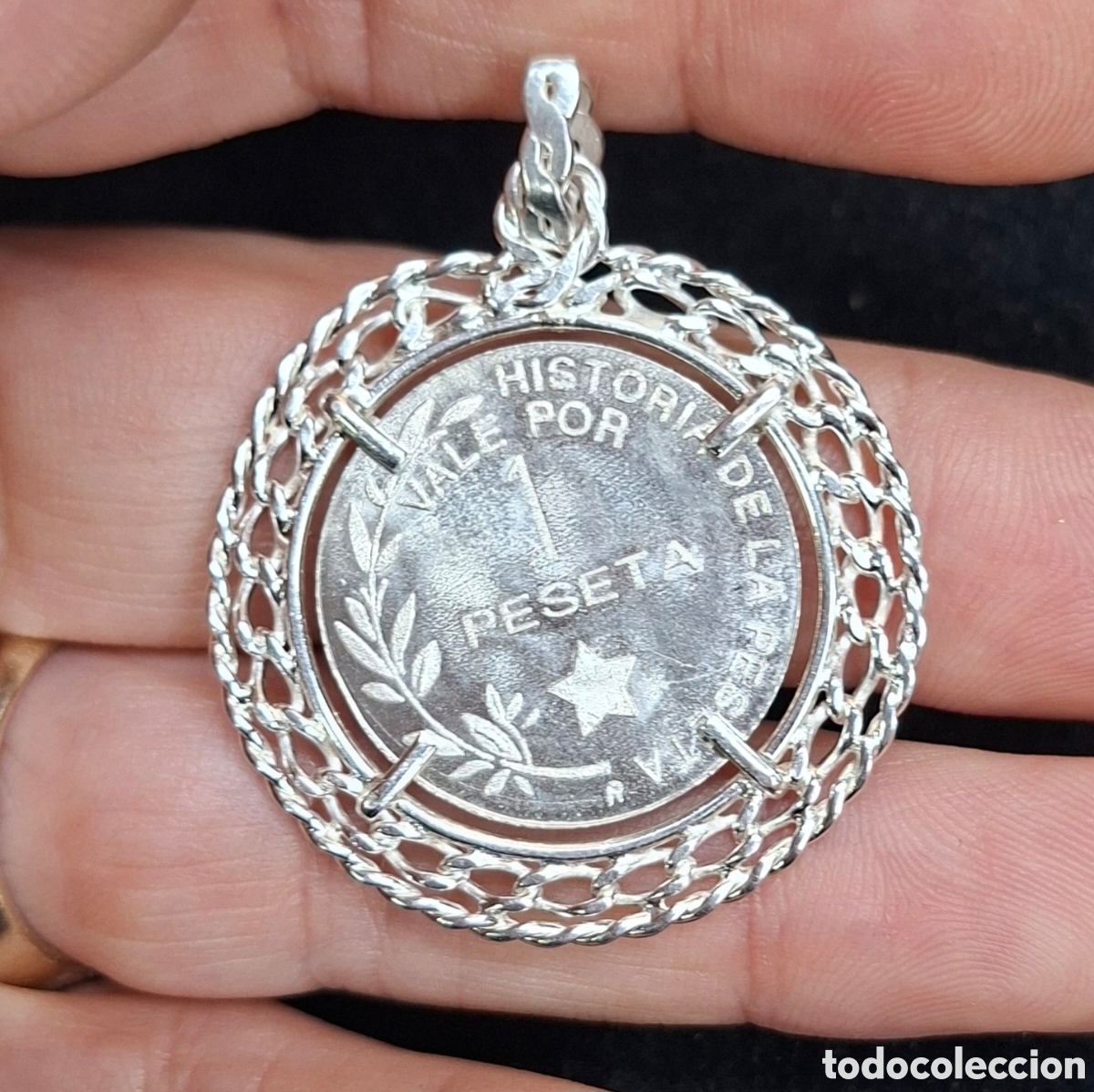 Joyeria: Colgante de plata con moneda
