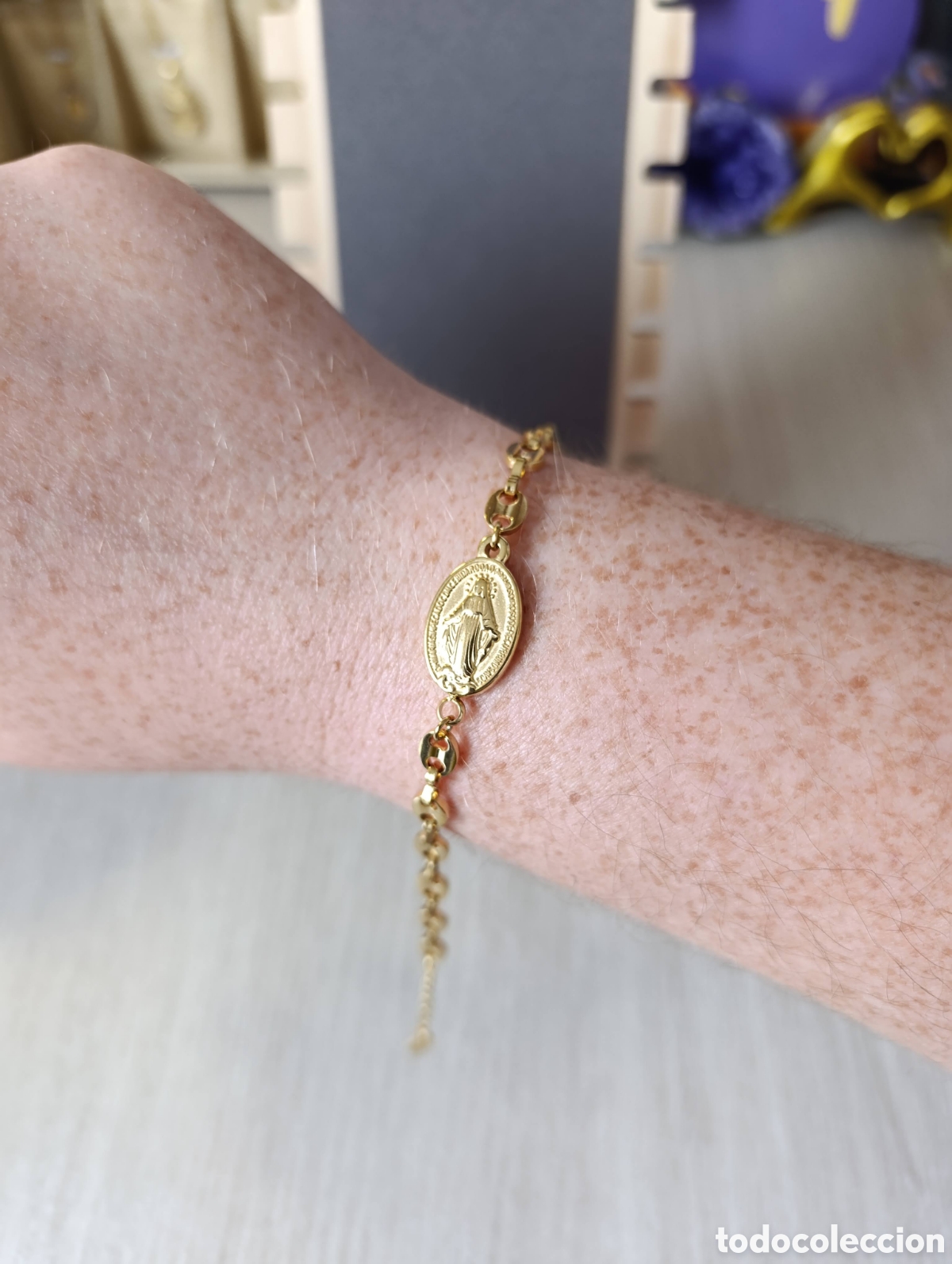 Joyeria: Virgen de la milagrosa en dorado
