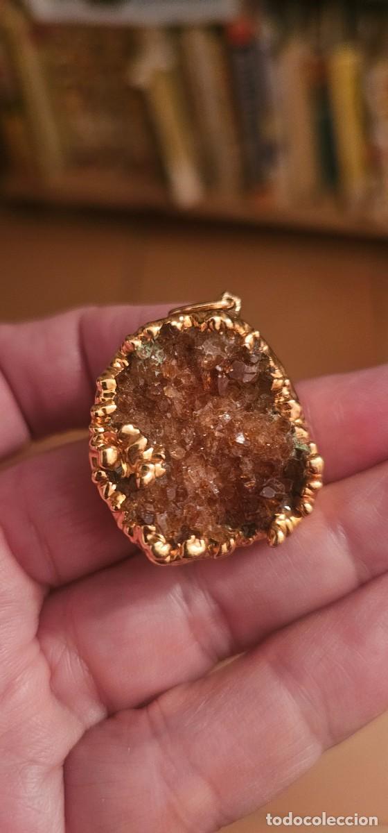 Joyeria: Precioso colgante cicitrino o cuarzo ahumado sobre montura chapado oro