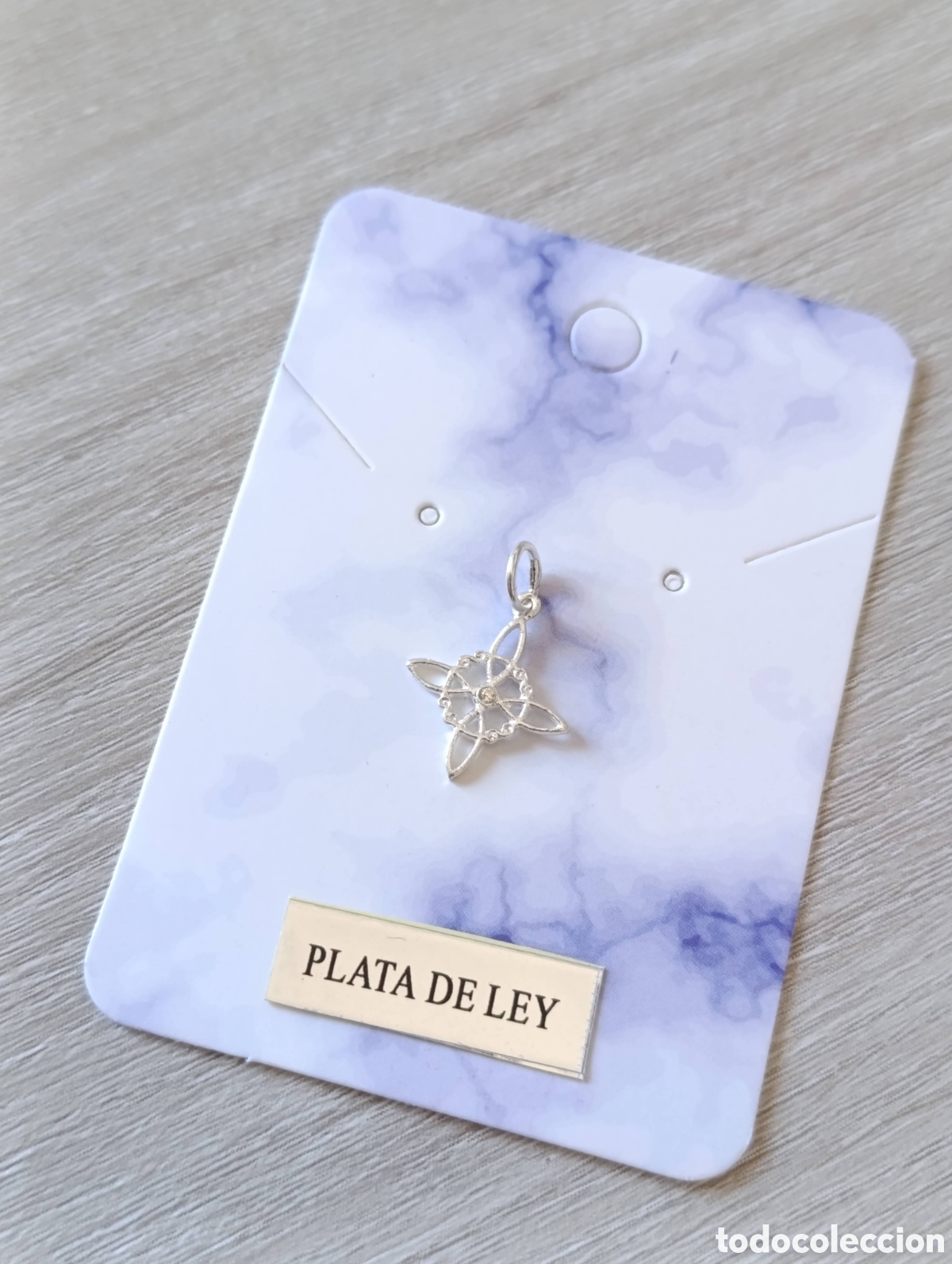 Joyeria: Nudo de bruja con circonita