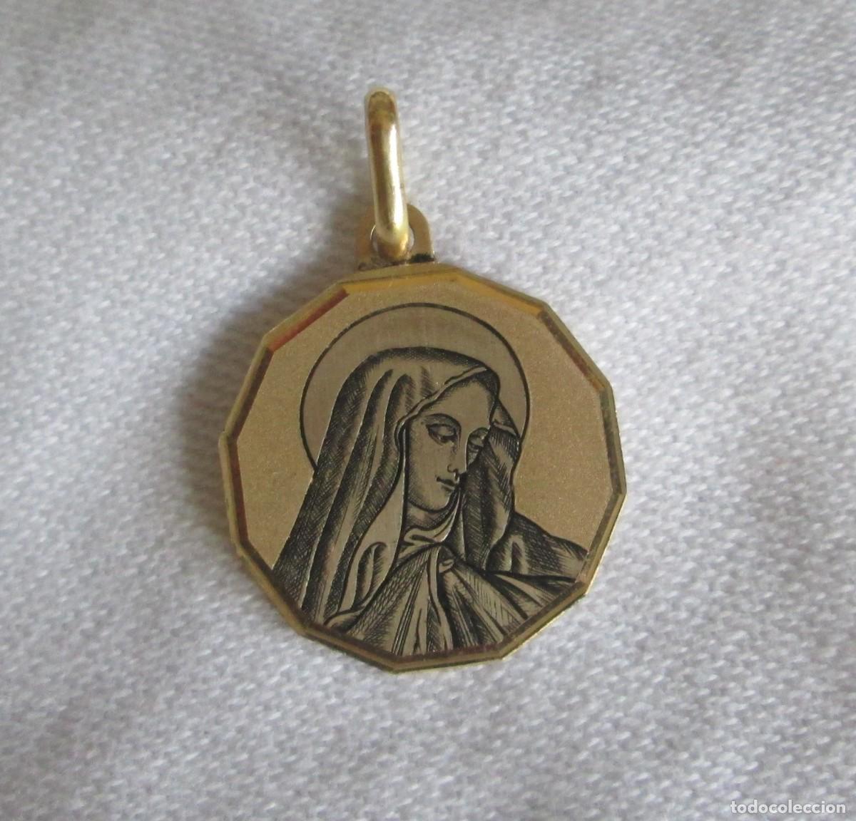 Joyeria: Medalla de la virgen en oro de 18 quilates con bonito dise&ntilde;o.