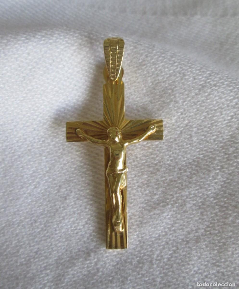 Joyeria: Colgante cruz con Cristo en oro de 18 kilates.