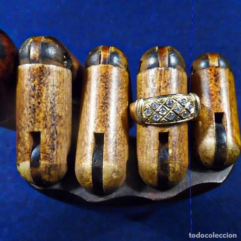 Joyeria: ANILLO DE PLATA DE BANDA RALLADAS DE CIRCONITAS CON CHAPADO EN ORO AMARILLO.