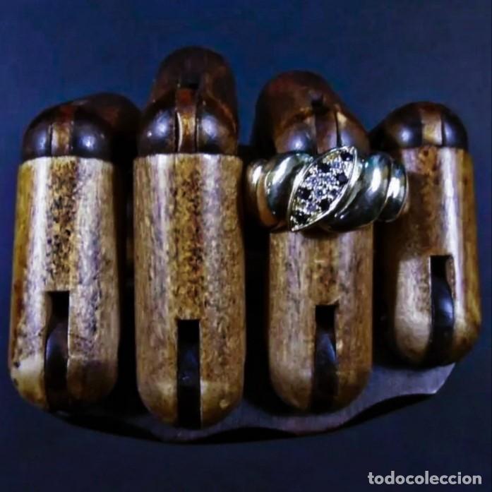 Joyeria: SORTIJA DE PLATA CHAPADA EN ORO AMARILLO GALLONADO CON ZAFIROS Y CUJADO DE CIRCONITAS