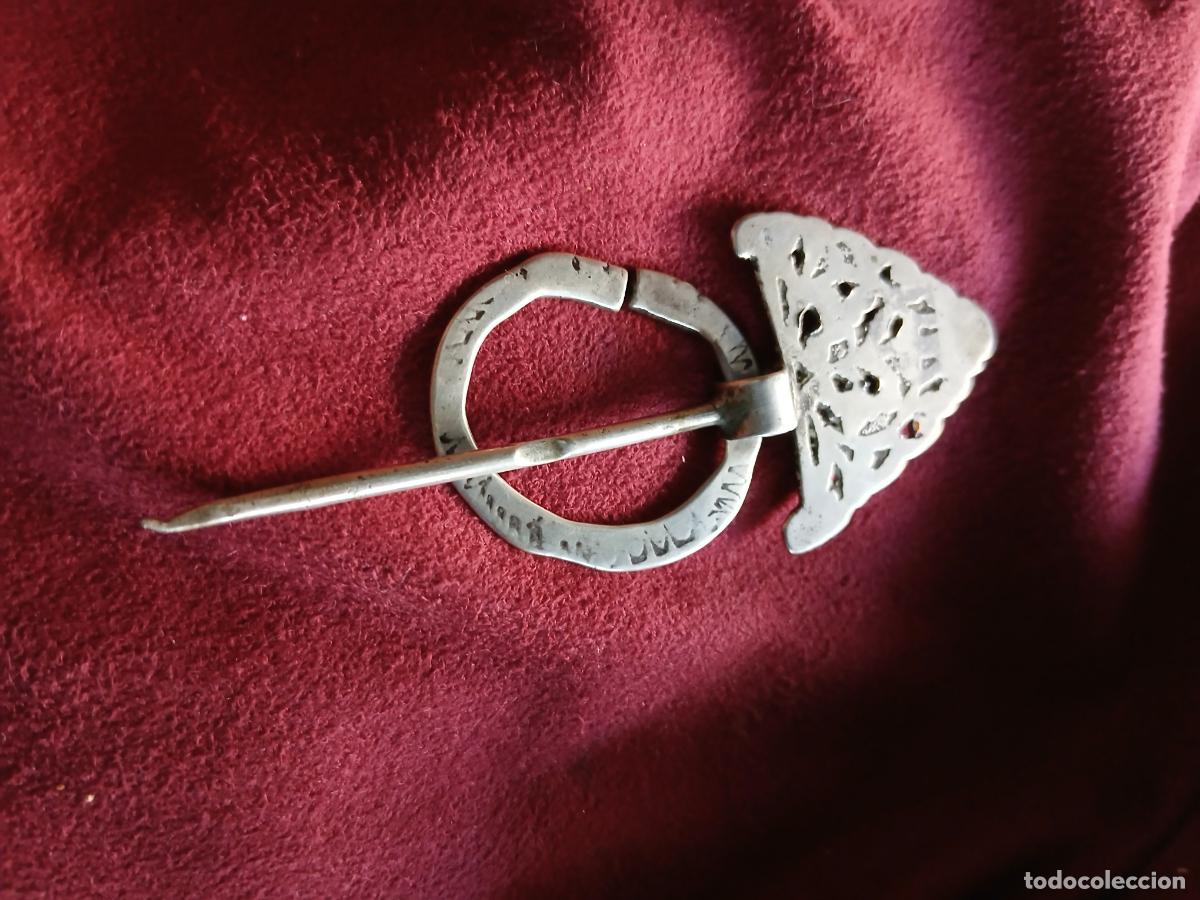 Joyeria: Fibula de plata antigua