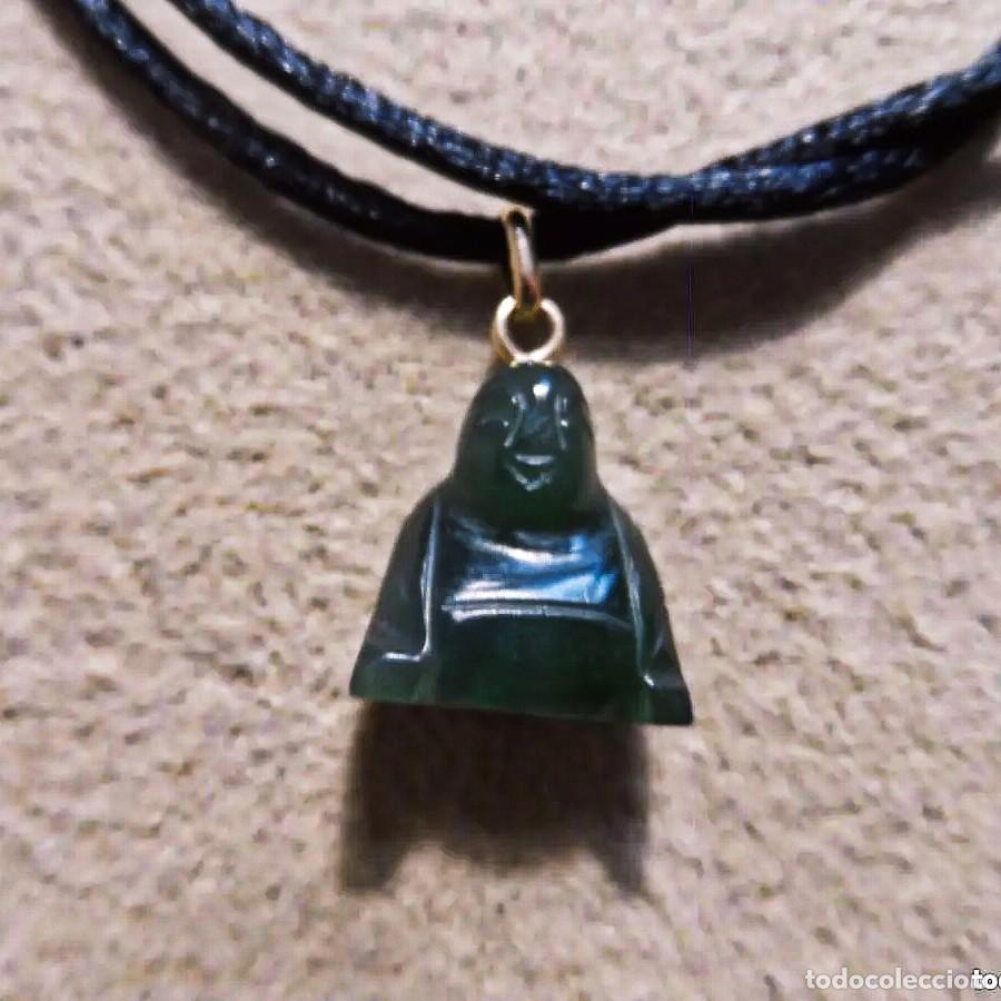 Joyeria: COLGANTE DE ORO AMARILLO CON BUDA DE JADE VERDE. ORO 18 KTES. MED. 28 X 17 MM.